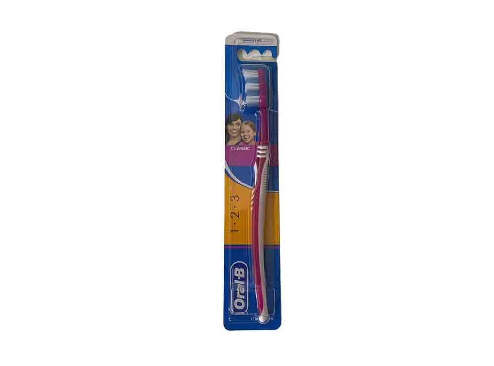 Oral B Toothbrush Classic Medium